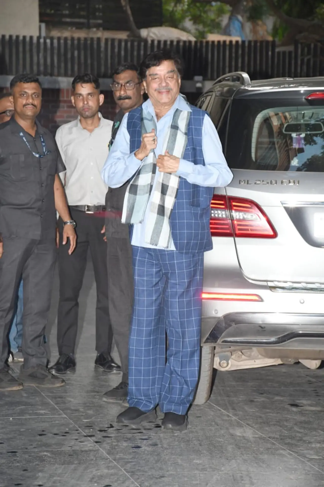 Veteran actor Shatrughan Sinha was also snapped in the city during an evening outing. Dressed in a blue checkered suit layered with a light blue shirt and scarf.